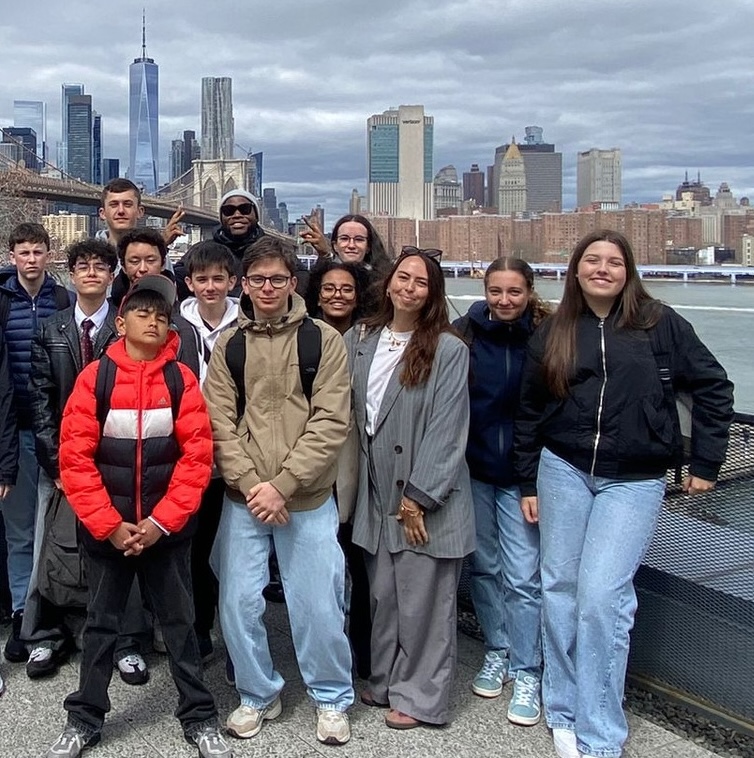 Groupe d'ados en colonies de vacances à NYC.
